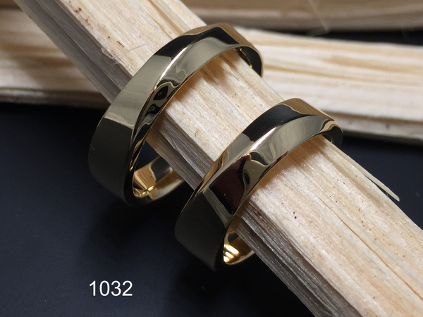 Partnerring in 0750 Gelbgold, Möbiusband, handgefertigt in der Manufaktur Wipf.